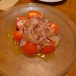 ピッツェリア ピュアカリ - トマトとアーリーレッドとオリーブオイルの前菜