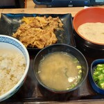 Yoshinoya - 牛皿麦とろ御膳