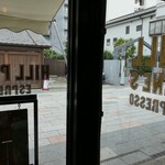 HILL PINE'S ESPRESSO - （2023/6月）店内からの眺め