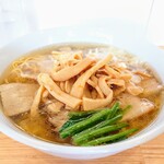 213265962 - チャーシューメンマラーメン
                                  
                                  豚バラ、脂の甘みと柔らかい食感がGood
                                  豚ロース、クラシックな゙ハードボイルド、
                                  しっかりした歯応えと、豚の風味です。
                                  シャーシュー麺は＋２枚ずつの６枚でした。