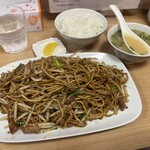 Sankiyuu - 大盛焼そばと小ライス