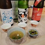 日本酒 つみりの - お通しとおまかせ！日本酒３種飲み比べ(春霞  わき水ラベル、開華 本醸造 辛口旨酒、仁勇 純米大辛口 蛙)