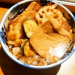 リカースタンド　ベルハウス - え〜っと、頼んだの「むじなそば」だったったけ？