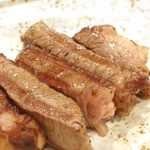 Shinsenshi jou purattsuchuuou chicchana resutoran - となりの肉屋でステーキ肉を買うと、プラス500円で定食にしてくれる。