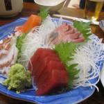 居酒屋越乃赤たぬき 弁天店 - 刺身盛り合わせ