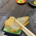 廣東料理 水蓮月 - 人生初のフカヒレの刺身。好みでパクチーと♡コリコリでした。