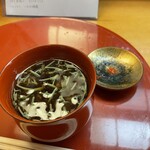 日本料理 鯛 - じゅんさいの赤だし