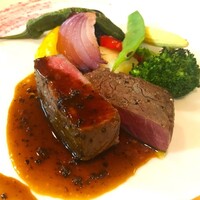国産牛フィレ肉のロースト　黒トリュフソース