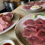 炭火焼肉ホルモン 横綱三四郎 - 