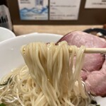 KITCHEN TAKANO - TAKANOWATER（昆布水）に浸かったツルパツ麺はショップも最高！