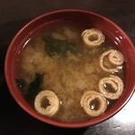 Hachimaki - ワカメとふのみそ汁。