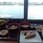 とびしま - 一緒に夜勤のお仕事をし・・・夜勤明けに、朝めし定食５２５円とヘルシー丼６８０円を、チョイスして食べる爽やかな朝ごはん♪