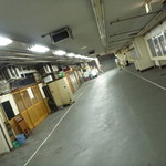 長い通路も閑散として銀座のゴールデンタイムとは思えない。