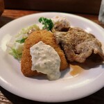 すりーえいと居酒屋 - 本日のランチ（しょうが焼きとアジフライ）