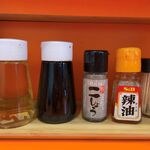 元祖ニュータンタンメン本舗 - 酢・醤油・胡椒・辣油