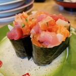 回転寿し トリトン - 【2023年05月】海鮮爆弾軍艦＠242円(込)。