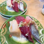 回転寿し トリトン - 【2023年05月】旨いもん３種盛り（道産にしん、一本釣りかつお、道産ほっき）＠484円(込)。