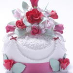 花のようなケーキ - 料理写真:大阪ギフトショーグランプリ受賞シュガーケーキ。ご結婚、ご出産、還暦のお祝いに人気です。