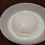とうふや　まめきち - 豆乳入りざる豆腐(230円)