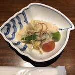 平河町かなや - 野菜小鉢：冷やし鶏と夏野菜のごまだれ餡かけ