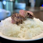 キャトルラパン - ステーキ オンザライス