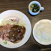 キャトルラパン - ステーキランチ 400g 山葵醤油・味噌ライス大盛り 全貌