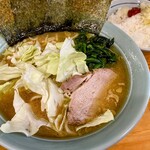 会心のラーメン 捲り家 - ラーメン 中盛 1,050円
            ライス（小） 150円