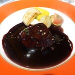 シェ・イノ - 牛頬肉の赤ワイン煮込み