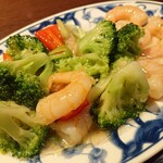 陳麻婆豆腐 - 海老とブロッコリーの塩炒め、1,270円。