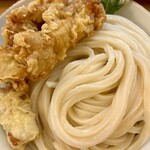 うどん屋 つなぐ - とり天ざる（冷）＋大盛り（500g）