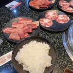 あみやき亭 - ご飯中　とお肉