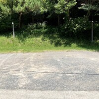 ろあん松田 篠山店 - 大阪から車を走らせ、予約した11時半少し前にお店へ到着。お店の東側が駐車スペースとなる。