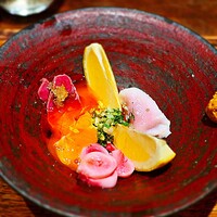 鳥茂 - はつ、子袋、刻みネギ、玉子、レモン