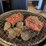 黒毛和牛一頭買い 焼肉行徳苑 - 炭火ってのが良い