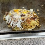 Okonomiyaki Yoshino - ホソ玉そば入り（1,250円）