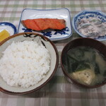 津軽屋食堂 - 鮭ゲソサラダごはん中みそ汁