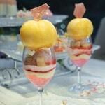 HAUTE COUTURE・CAFE - ピーチメルバのパフェ