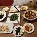 24時間 餃子酒場 - 中華料理