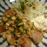 ＃802 CAFE&DINER - 日替わりのメイン食べる香味ソースの若鶏の唐揚げ