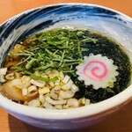 響き屋 - 料理写真:つけ麺スープ（シソ、メンマ、生海苔、ネギ、焼豚）超サッパリ♪香りもいいし、程よい塩味。