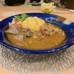 スパイスカレー 旬香唐 - びあびあカツオの清湯出汁カレー＆すだちチキンキーマ　1,100円（税込）　※横からも