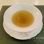Konchinentaru Kafe Roiyaru - コンチネンタル洋食プレートランチについてくるスープ