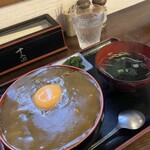 213327067 - カツカレー丼 (880円) お吸いもの、お新香付き