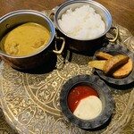 カールヴァーン トウキョウ - 