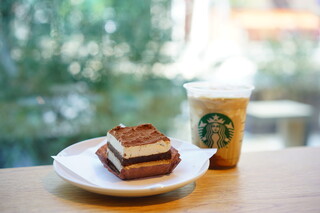 Starbucks Coffee - エスプレッソアフォガードフラペチーノ tall (￥573)、ティラミス (￥450)