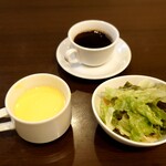 hideout - スープ、サラダ、コーヒー
