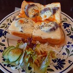 山本珈琲倶楽部 - あんチーズトーストのアップ