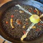 Seafood & Tapas LUBINA - イカ墨のパエリア