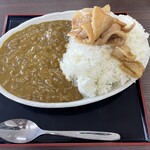 あかまつ - THE肉のせ蕎麦屋のカレー（750円）ご飯大盛り無料