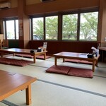 み - お座敷(こちらは奥側)
手前にも座敷があります
